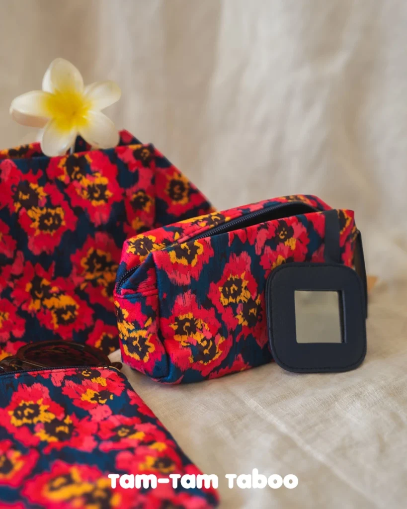 🌺✨ Des trousses pleines d’évasion et de couleurs