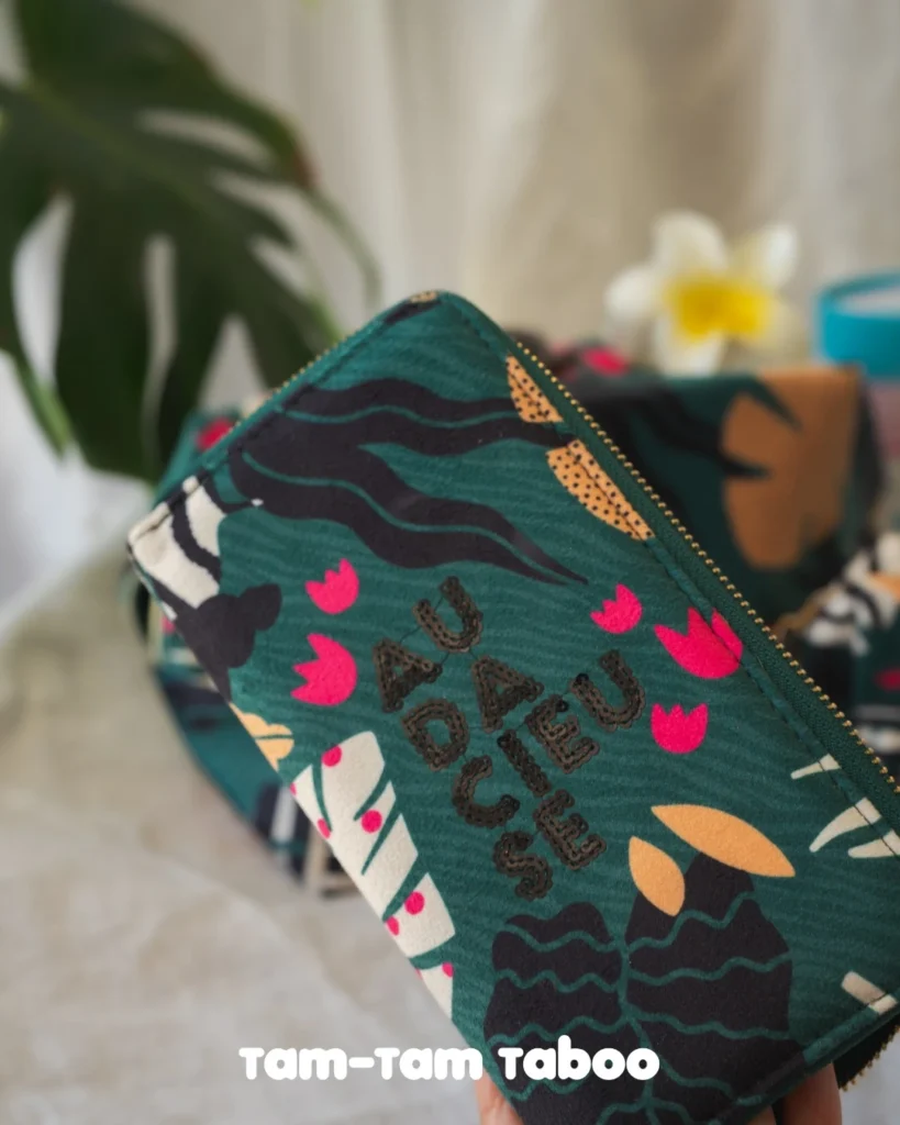 🌺✨ Des trousses pleines d’évasion et de couleurs