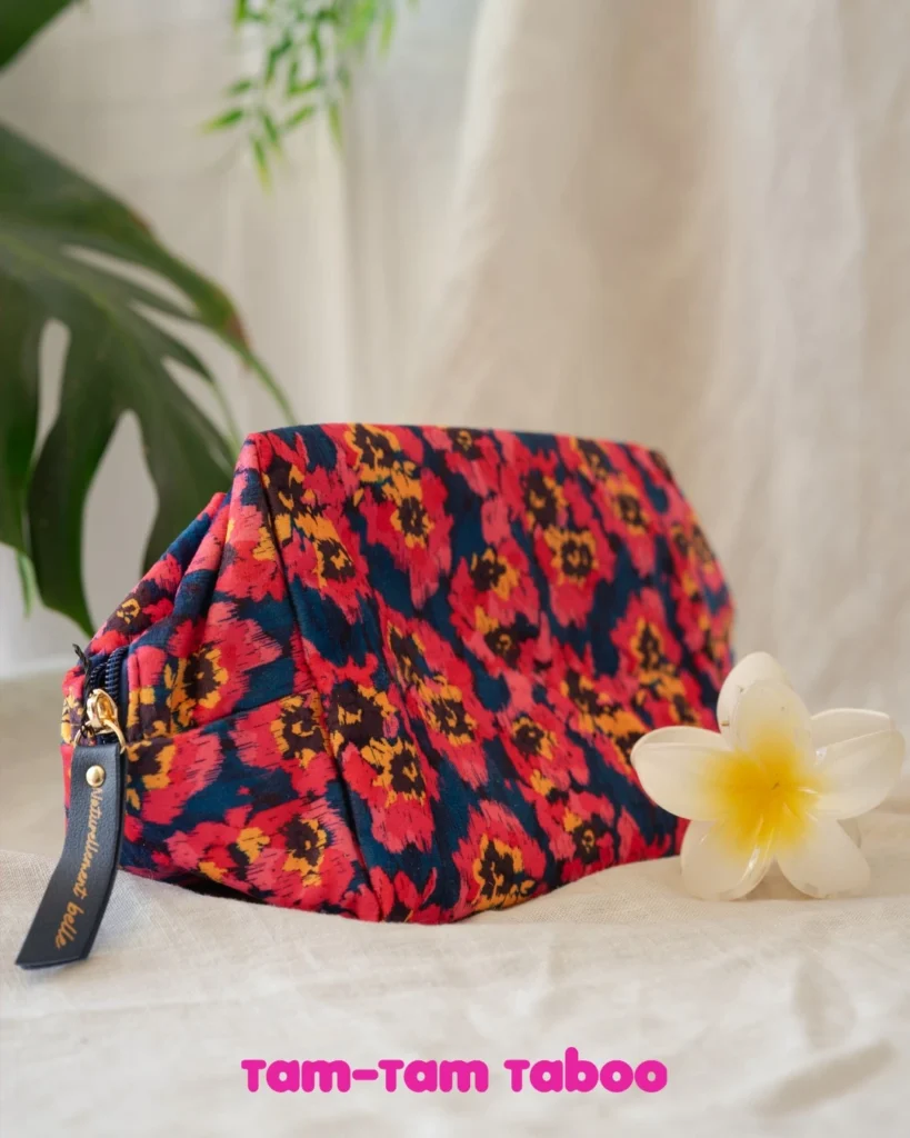 🌺✨ Des trousses pleines d’évasion et de couleurs 💖